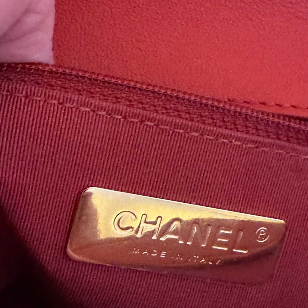 Chanel Infinity Chain mini bag in red quilted leather. - Picture 10 of 11